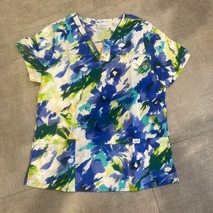 Women’s printed scrubs top